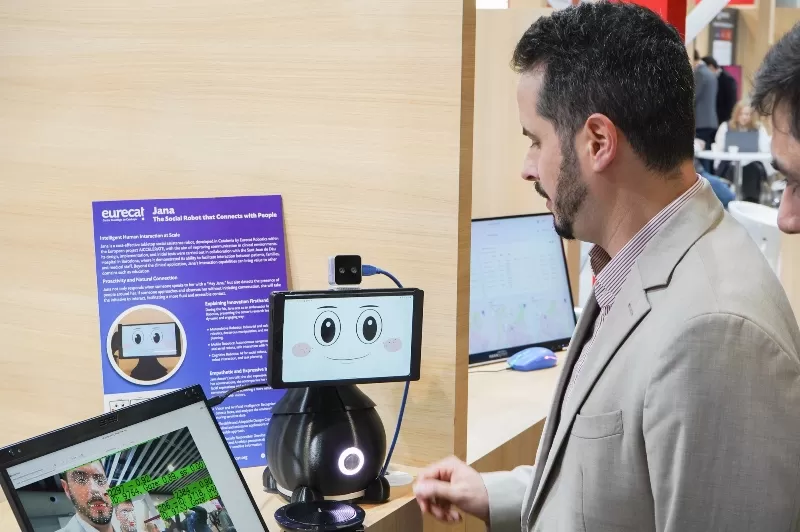 eurecat jana robot social MWC